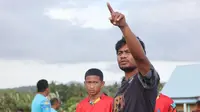 Siap Tantang Arema FC, Ilham Udin Armaiyn Sebut Doa dan Dukungan Masyarakat Biak Penting dalam Mengarungi Kerasnya BRI Super League